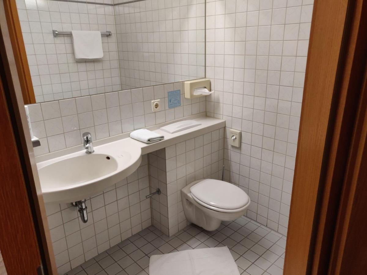 Landgasthof Hotel Gruener Baum Nuremberg Ngoại thất bức ảnh